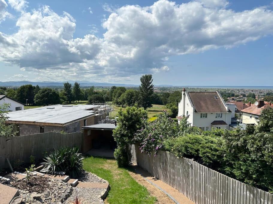 Offa'S Lodge Family Home Quiet Area With Sea Views Prestatyn Esterno foto