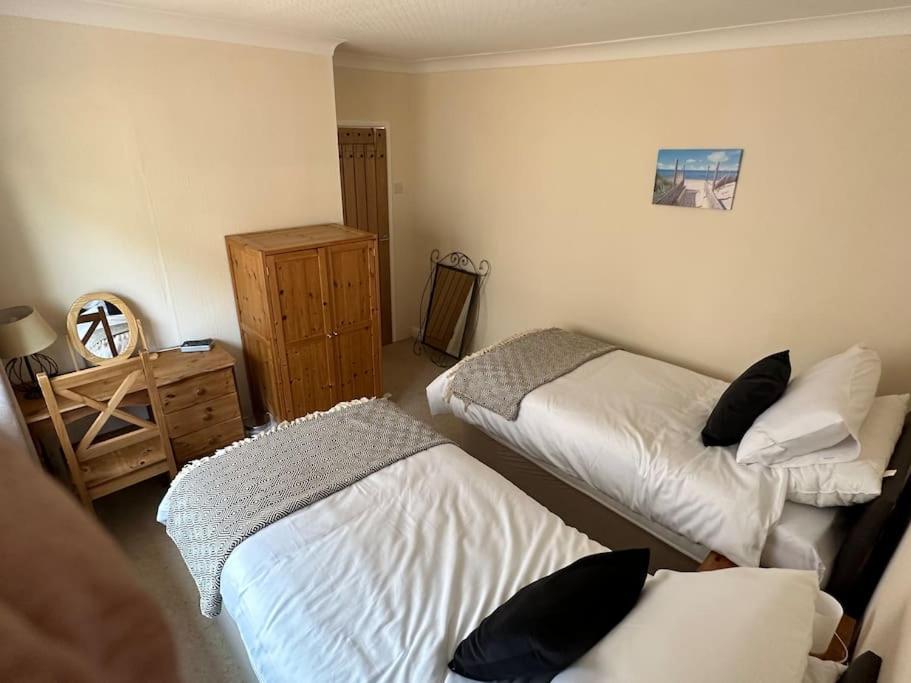 Offa'S Lodge Family Home Quiet Area With Sea Views Prestatyn Esterno foto