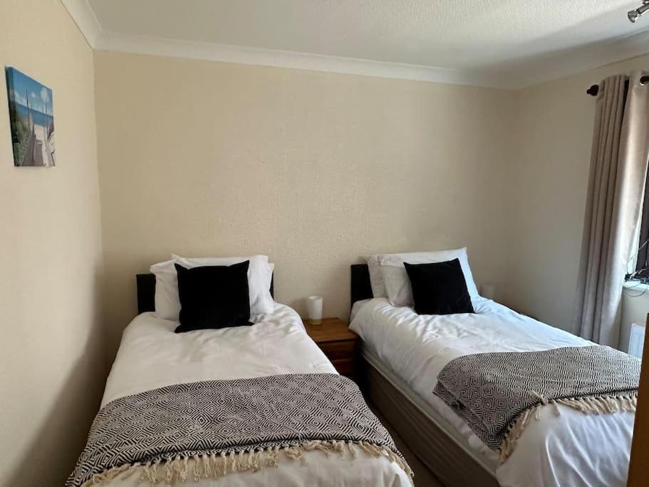 Offa'S Lodge Family Home Quiet Area With Sea Views Prestatyn Esterno foto