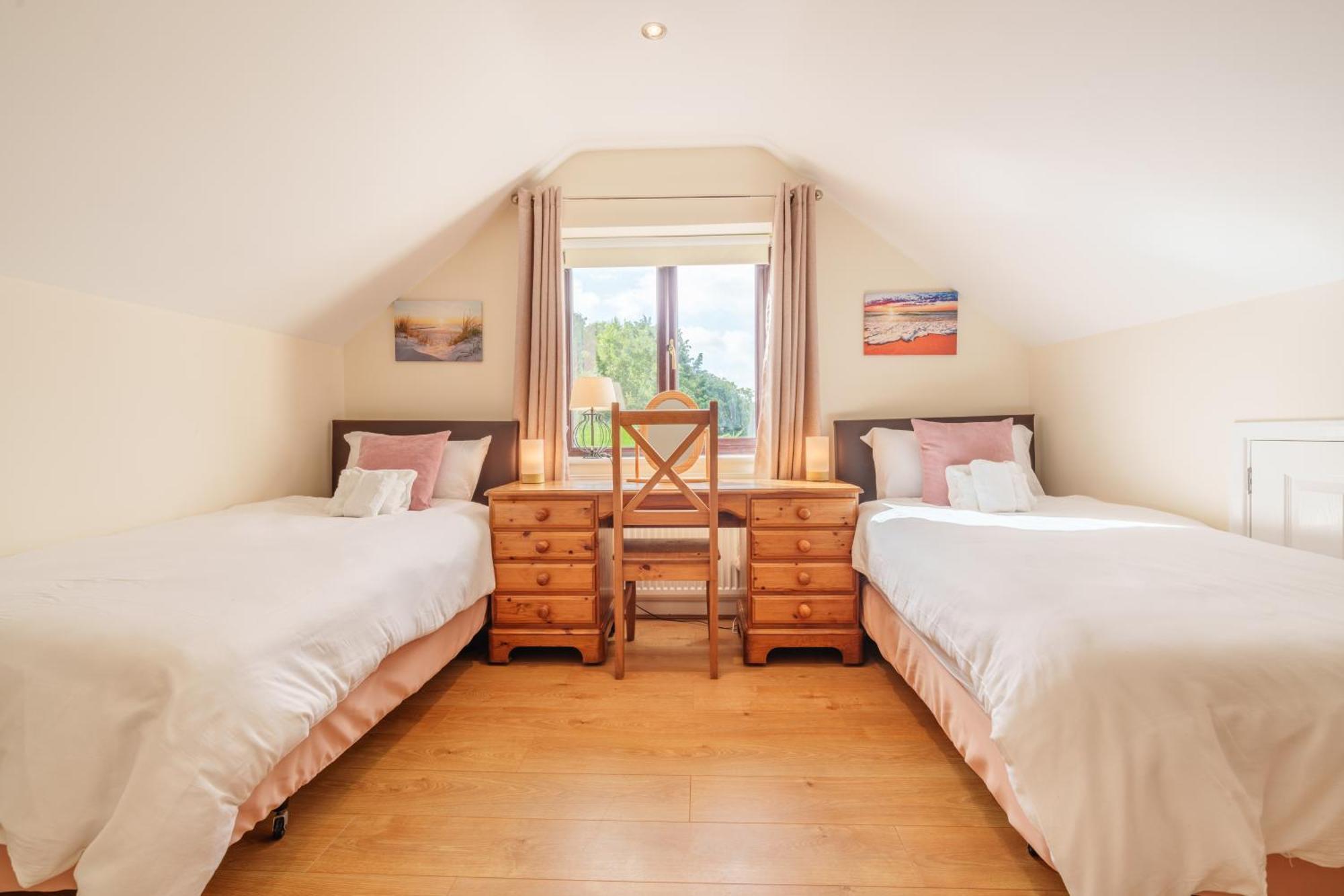 Offa'S Lodge Family Home Quiet Area With Sea Views Prestatyn Esterno foto