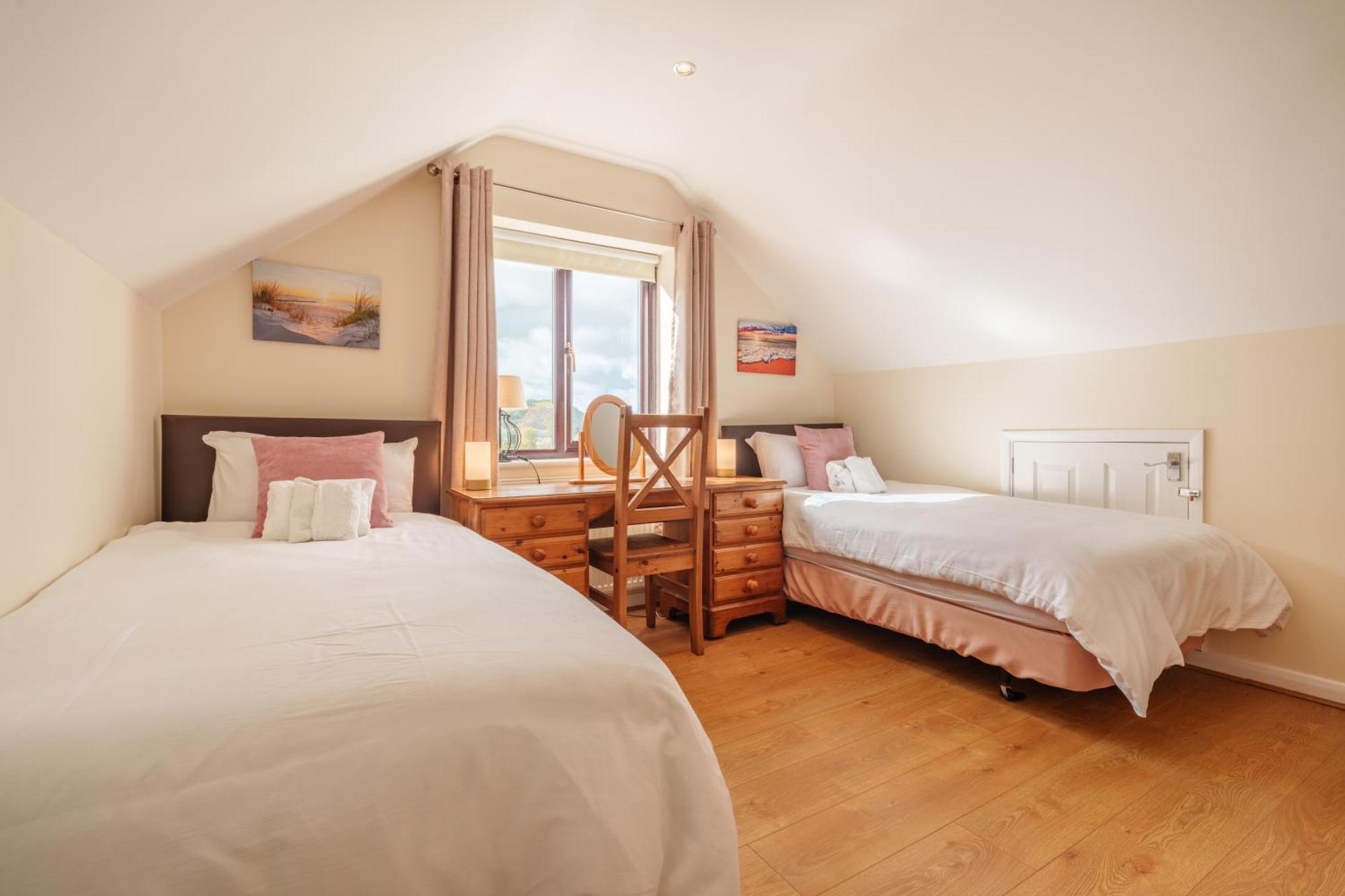Offa'S Lodge Family Home Quiet Area With Sea Views Prestatyn Esterno foto
